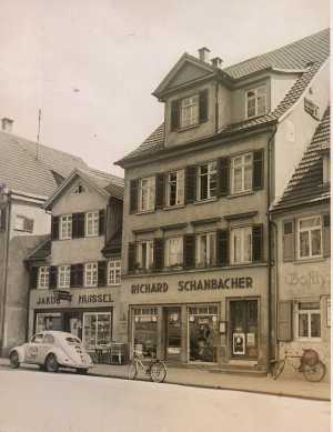 1964 bezog er den damaligen Neubau am heutigen Standort in der Küferstraße 30-34.